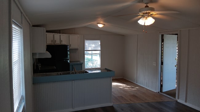 Building Photo - 7008 Chestnut Dr