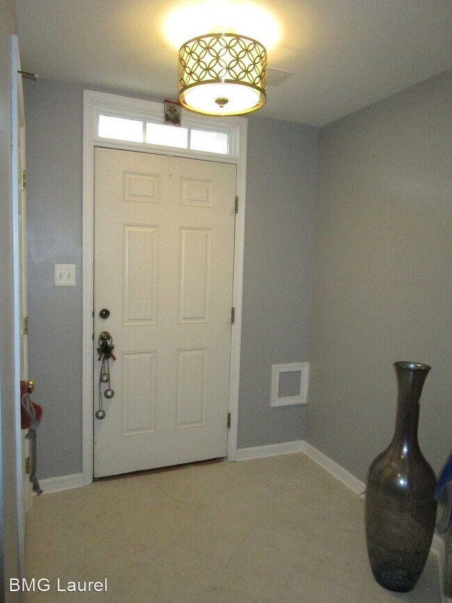 Building Photo - 3 br, 2.5 bath House - 4015 Meadow Trail Lane