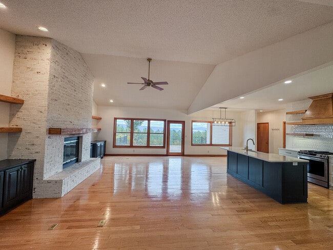 Building Photo - 27 Cadiz Ln