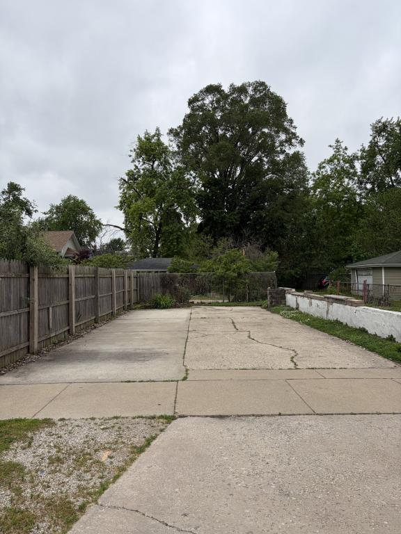 Building Photo - 729 Meeker Ave