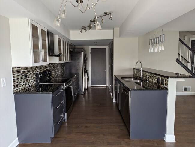 Building Photo - 8122 160th St