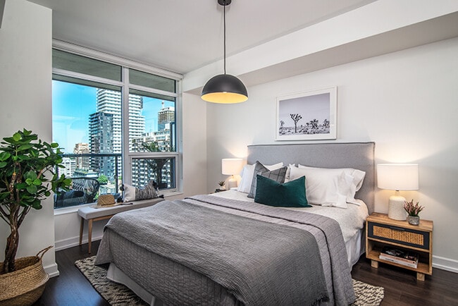 Building Photo - E18HTEEN