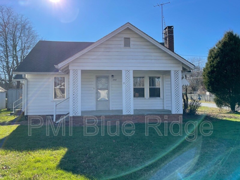 2307 Old Spartanburg Rd, East Flat Rock, NC 28726 House for Rent in