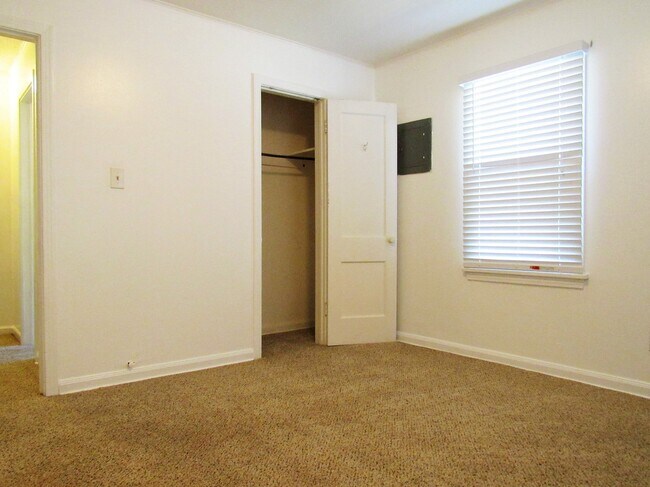 Building Photo - 111 E Marshall Dr