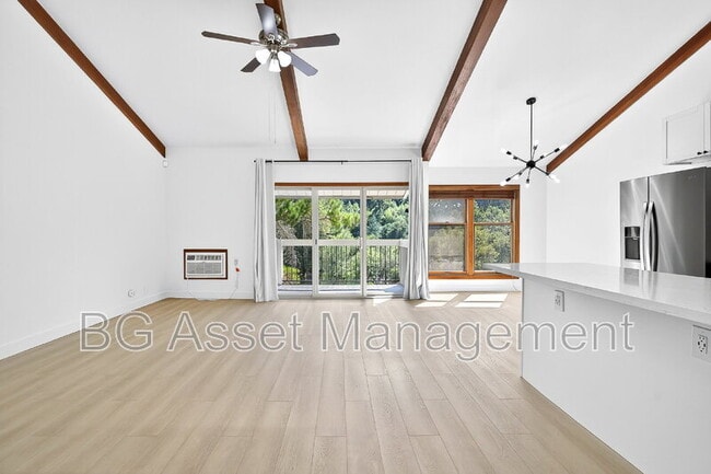 Building Photo - 2079 Ascot Dr