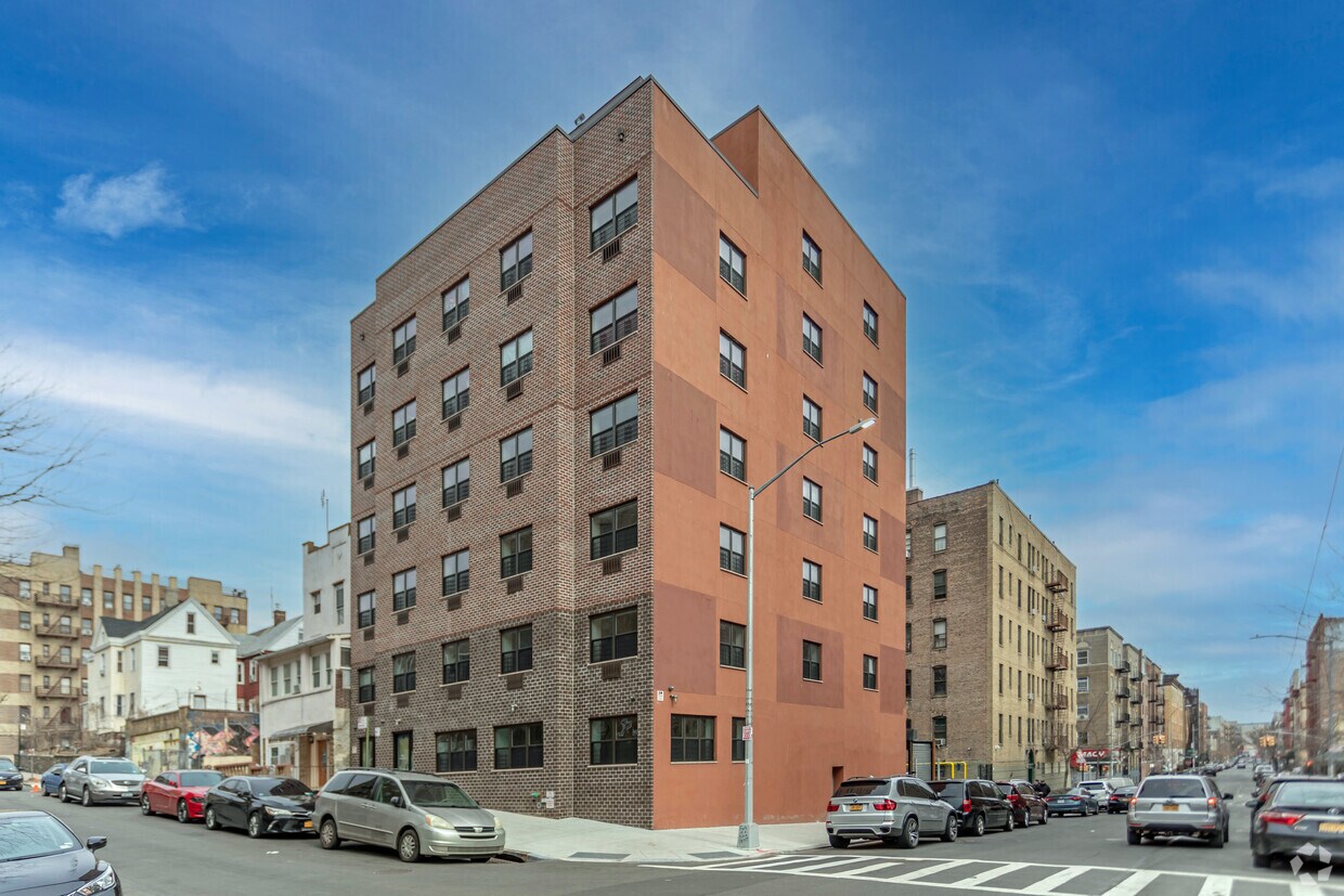 Primary Photo - 27 Buchanan Pl