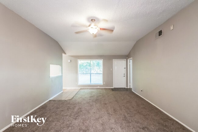 Building Photo - 12707 Glen Hollow Dr