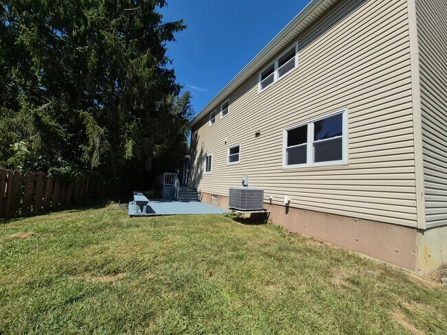 Foto del edificio - Large 2 story home!!