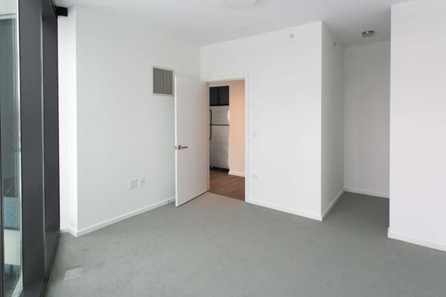 Building Photo - 5100 S Harper Ave