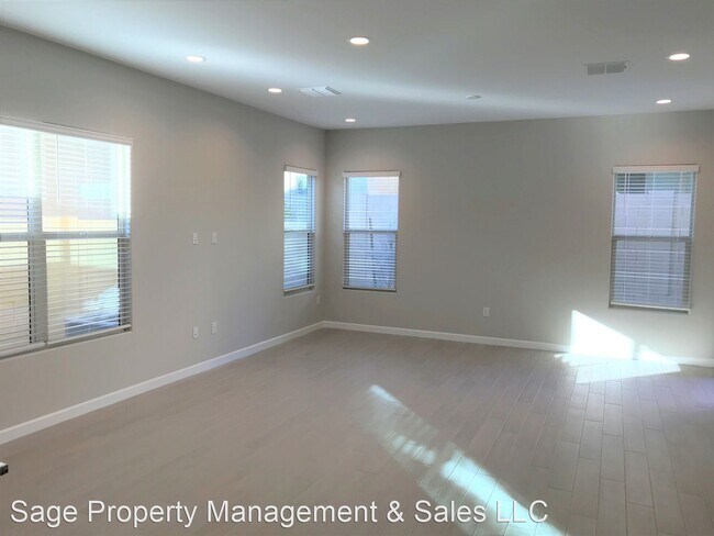 Foto del edificio - 3 br, 2.5 bath House - 6524 E Michigan Ave