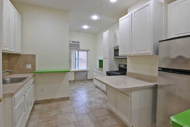 Foto del edificio - 2 bedroom in Glendale NY 11385