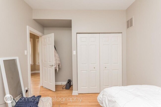 Foto del edificio - 2 bedroom in Chicago IL 60657