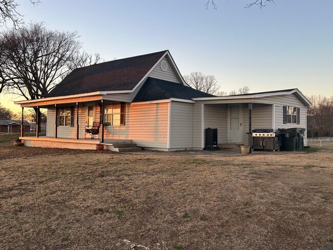 Foto del edificio - 3003 W Redwood Ave