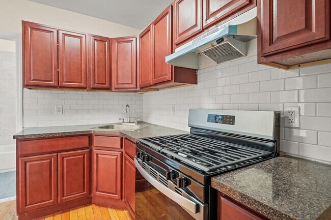 Foto del edificio - 295 Goldsmith Ave