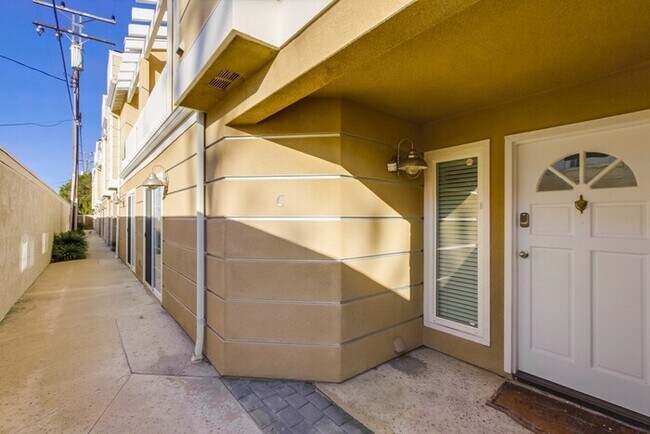 Building Photo - Beautiful Unit Ready for Move-in