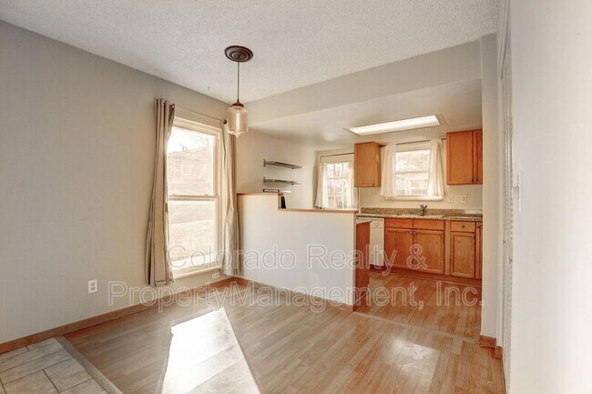 Foto del edificio - 9901 E Evans Ave