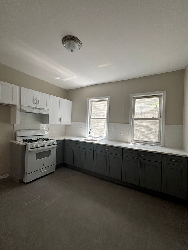 Building Photo - 843 S 18th St