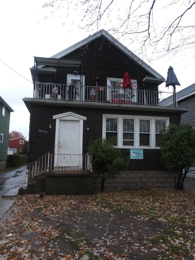 Primary Photo - 19 Dunlop Ave
