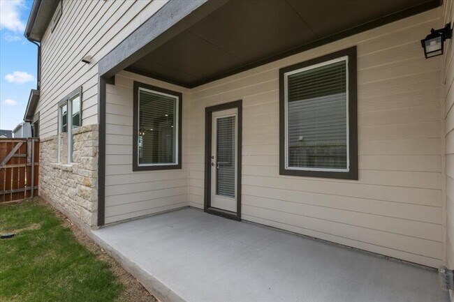 Foto del edificio - 2526 Rose Archer Ln