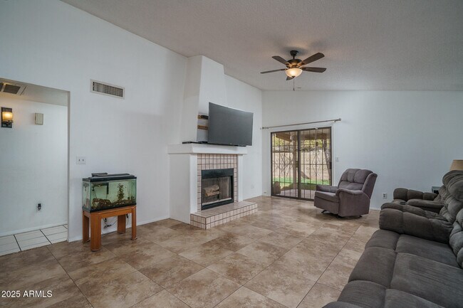 Building Photo - 6450 W Lawrence Ln
