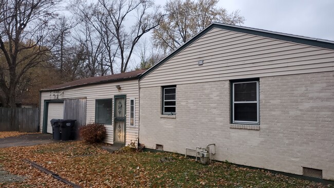 Building Photo - 2121 Euclid Dr