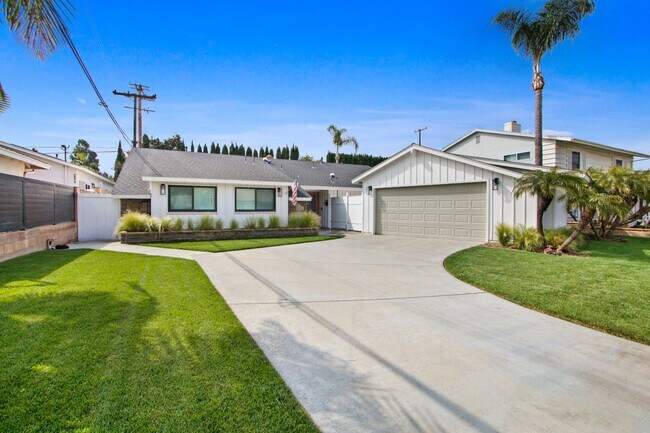 Foto del edificio - Beautiful Rehabbed Home In Mesa Verde with...