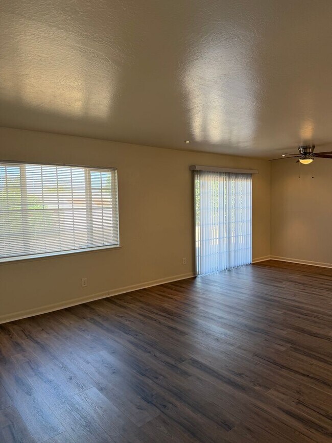 Building Photo - 7109 Thomas Dr