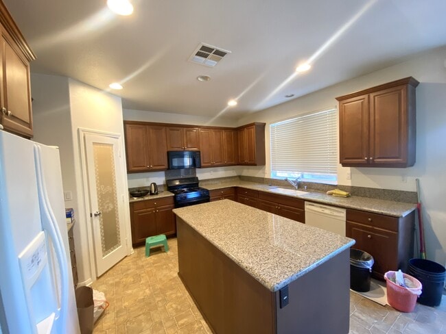 Building Photo - 1886 Spring White Rd