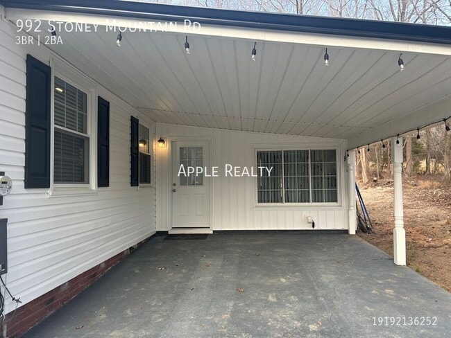 Building Photo - 992 Stoney Mountain Rd