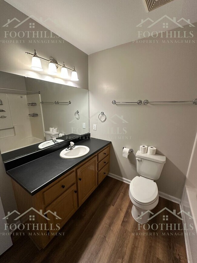 Foto del edificio - Comfort & Space in a Great Location! 3-Bed...