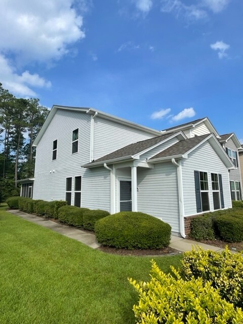 Building Photo - 339 Castle Dr