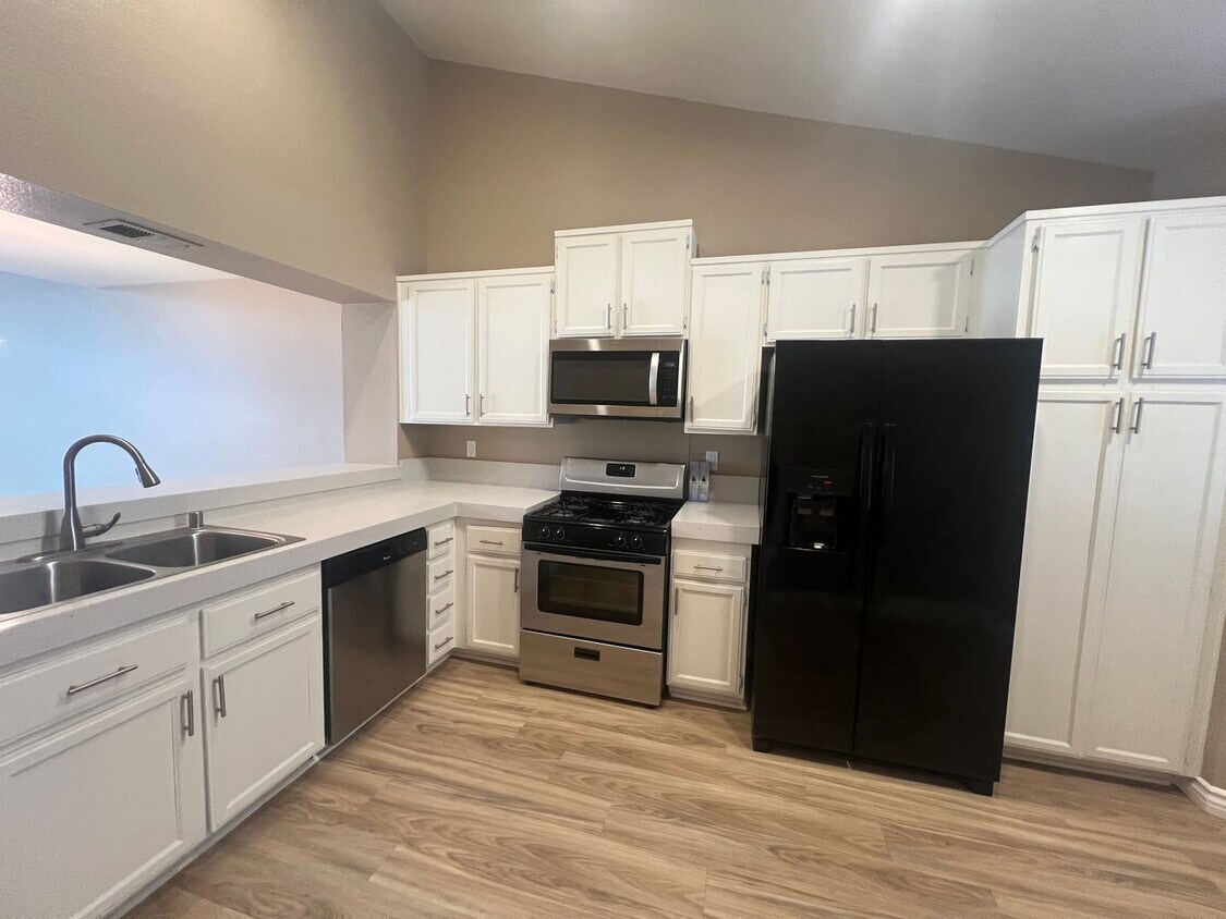 Building Photo - South Coast Springs: Dual Master 2 Bedroom 2 Bath Attached Townhouse With Loft,