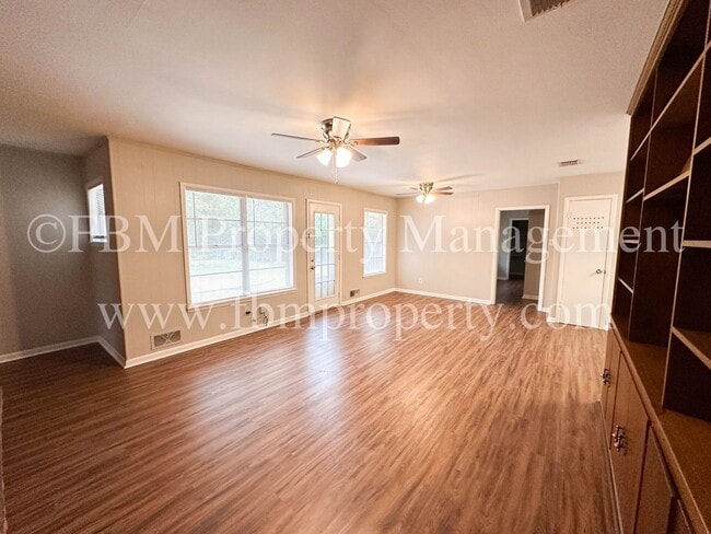 Building Photo - 1608 Hill Ln