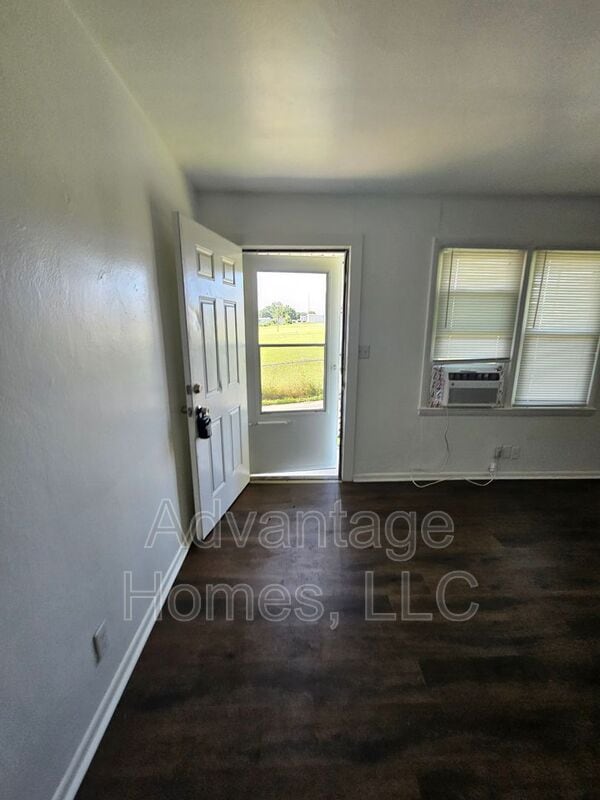 Building Photo - 1007 N Scott Ave