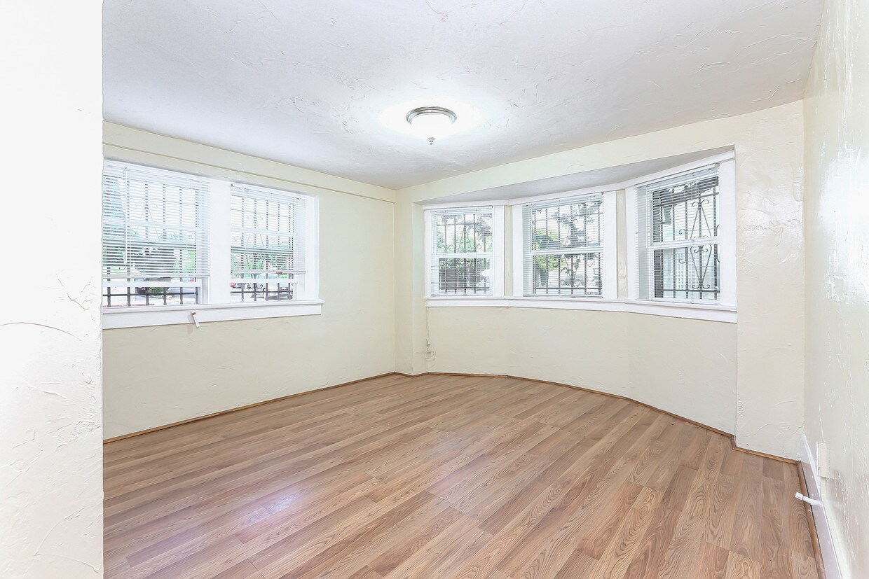 Primary Photo - 300 San Juan Ave