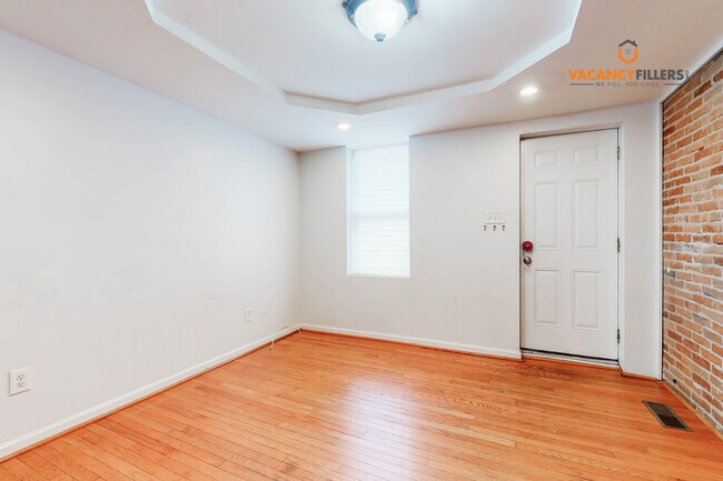 Foto del edificio - 3 bed, 2 bath townhouse in Locust Point wi...