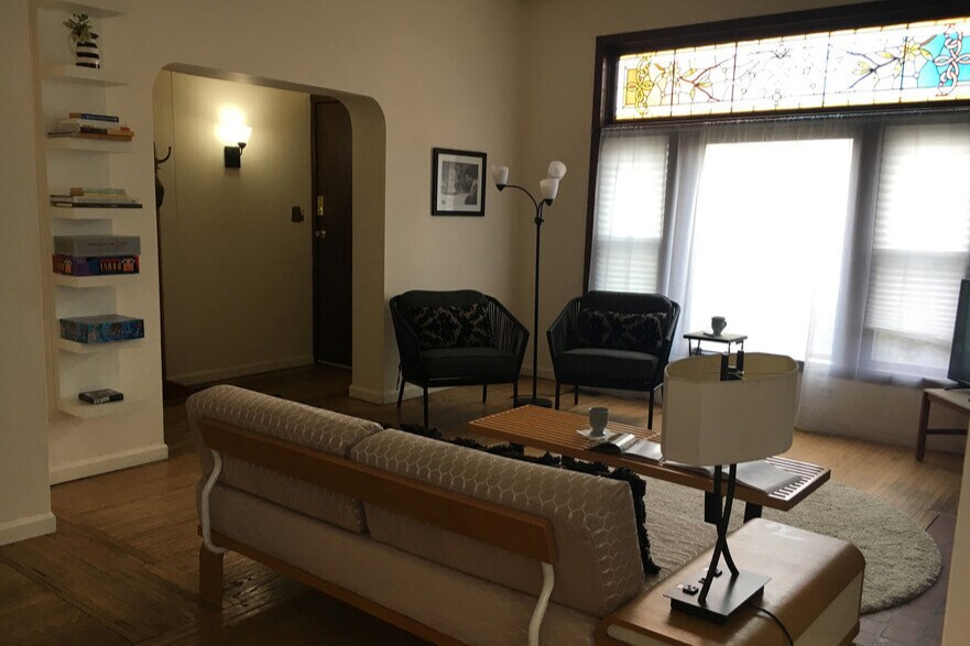 Living room & front door - 2428 S Harrison St