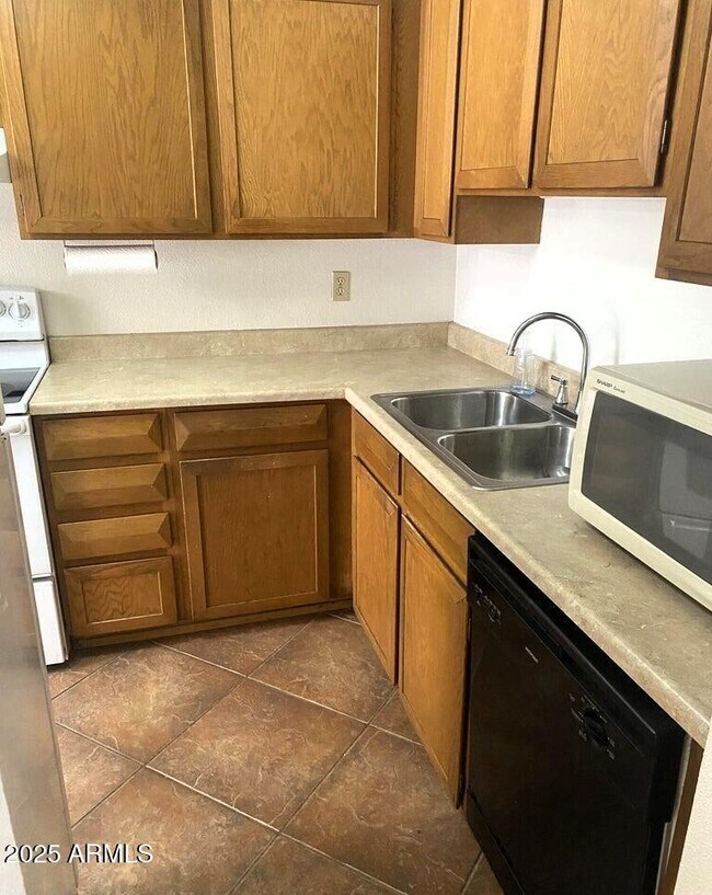 Foto del edificio - 2221 W Farmdale Ave