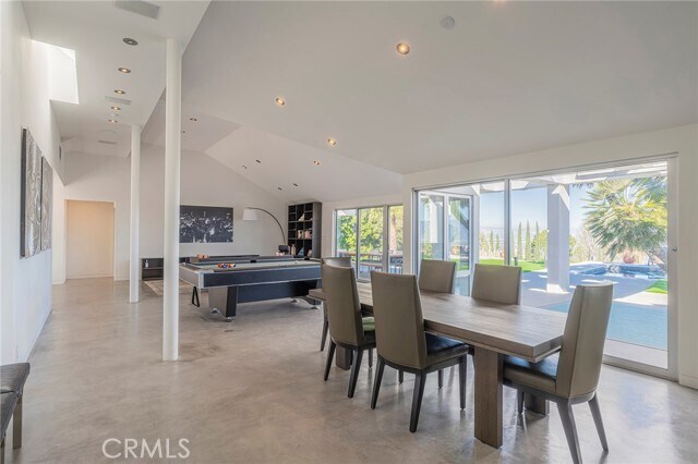 Foto del edificio - 13741 Mulholland Dr