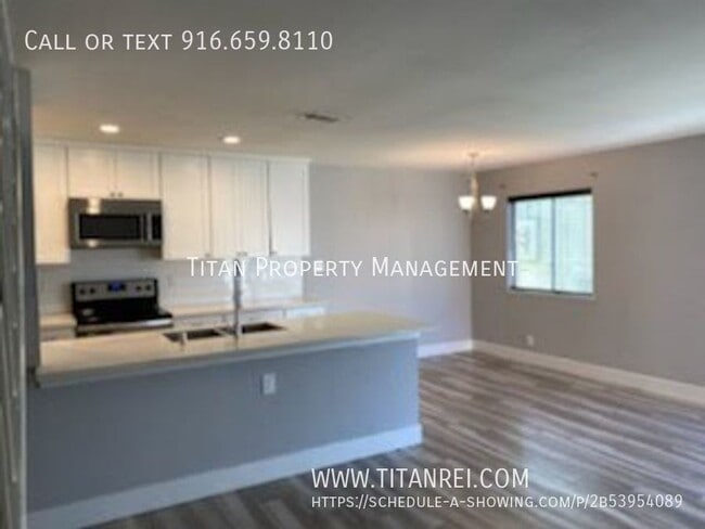 Building Photo - 2013 Benita Dr