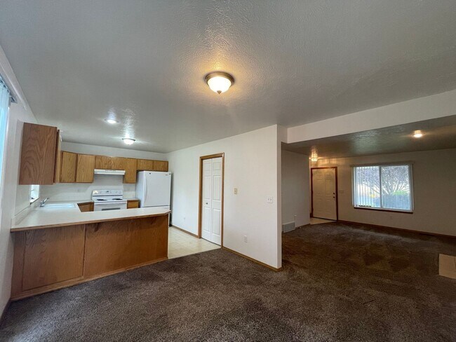 Building Photo - 3115 E 44th Ave