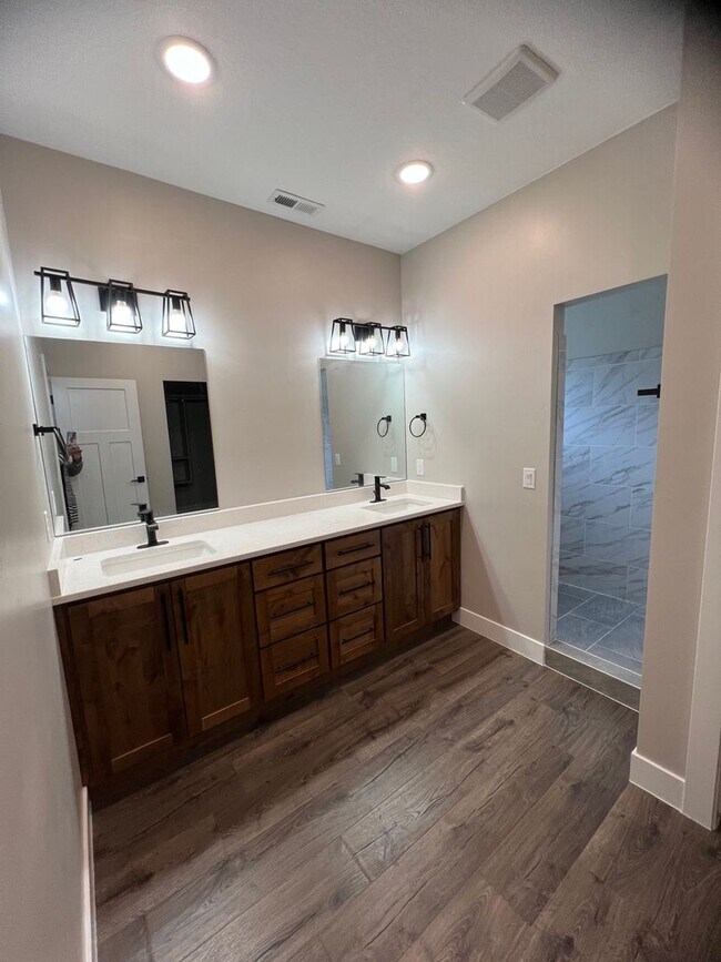 Foto del edificio - Available Now In Cross Hollow Hills