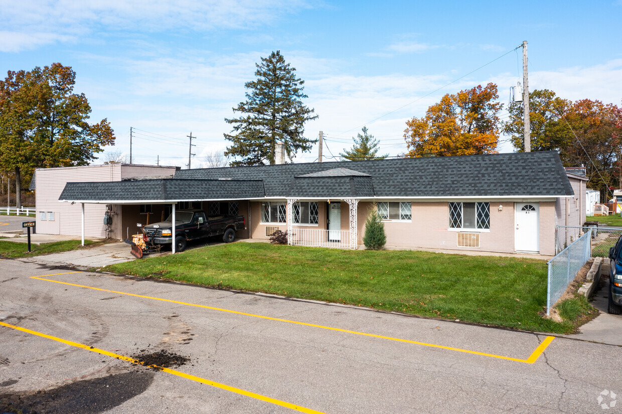 Leasing Office - Creekside Estates