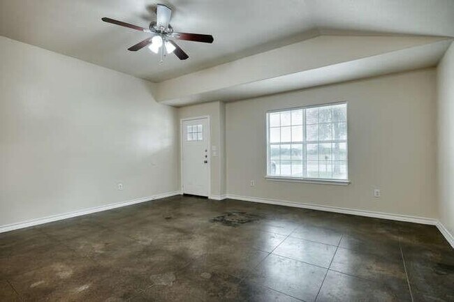 Foto del edificio - 106 E Castleberry Dr