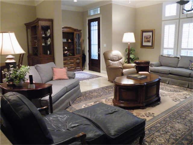 Building Photo - 1044 Memorial Village Dr