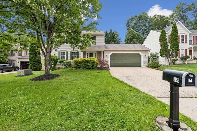 Building Photo - Featuring 4 spacious bedrooms and 3 modern...