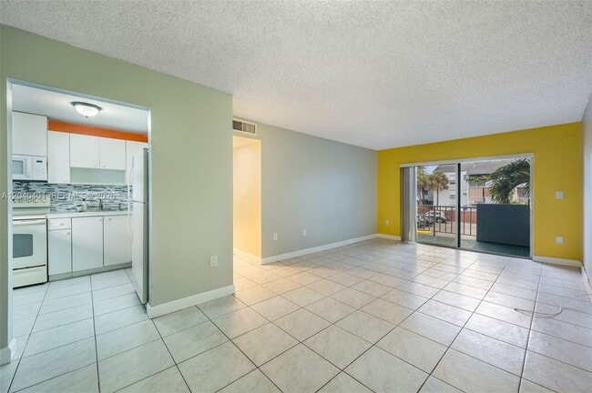 Building Photo - 1725 W 60th St