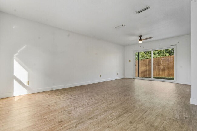 Foto del edificio - 413 E 7th Ave