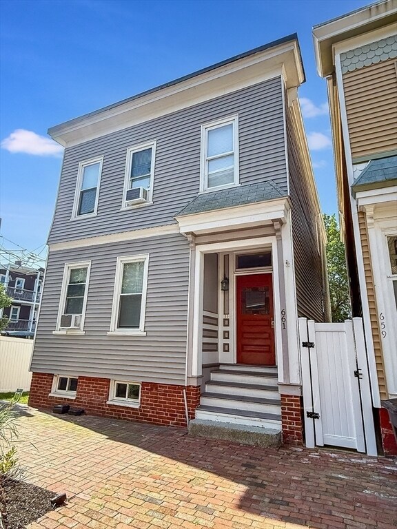 Foto principal - 661 E 7th St