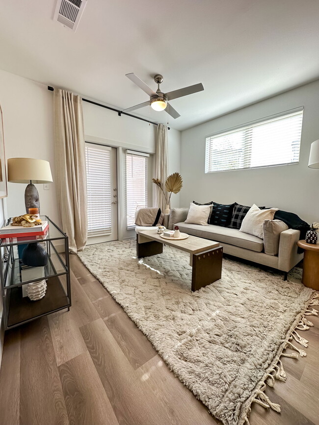 Building Photo - 480 Commons Dr